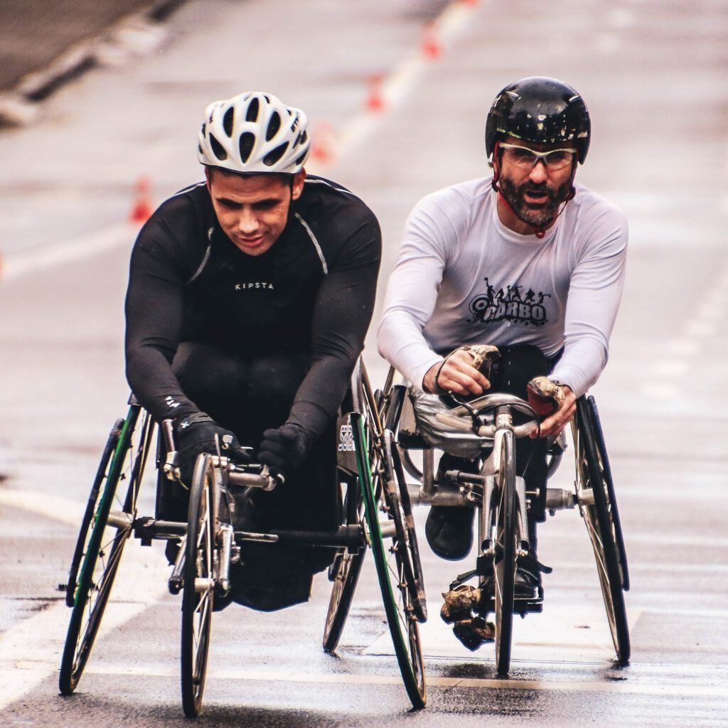Zwei paralympische Leistungssportler
